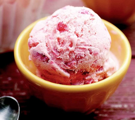 strawberry ice cream 01.jpg